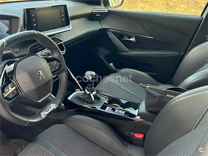 Usado Peugeot 208 Active 100 CV (73 kW) 2023 Blanco Utilitario
