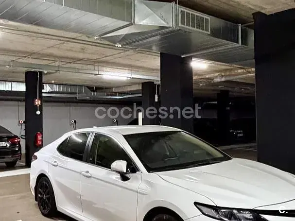 Usado Toyota Camry Luxury 218 CV (160 kW) 2023 Blanco Berlina