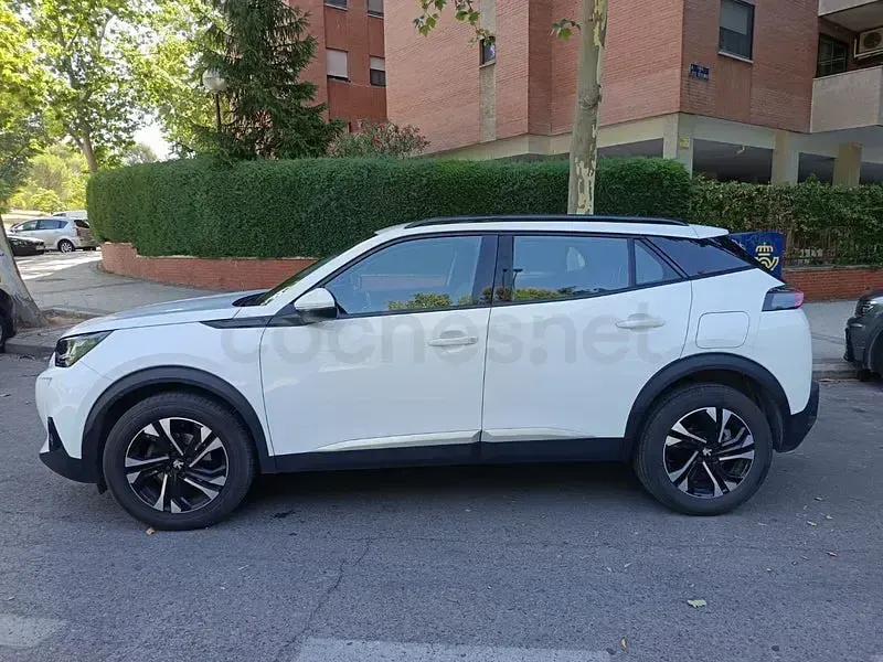 Usado Peugeot 2008 Allure 100 CV (73 kW) 2020 Blanco SUV