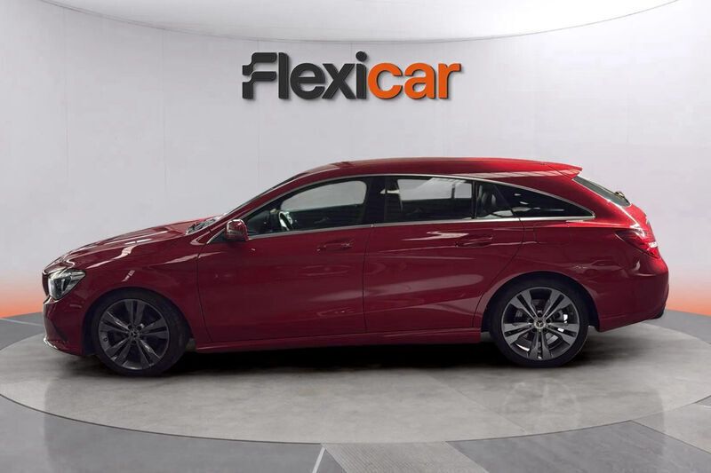 Usado Mercedes CLA220 Shooting Brake 178 CV (130 kW) 2017 Rojo Familiar