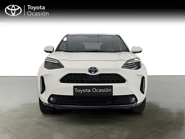 Usado Toyota Yaris Hybrid Active 116 CV (85 kW) 2023 Blanco Pickup/Camioneta
