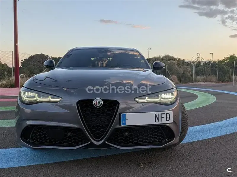Usado Alfa Romeo Giulia Veloce 280 CV (205 kW) 2024 Gris / plata Berlina