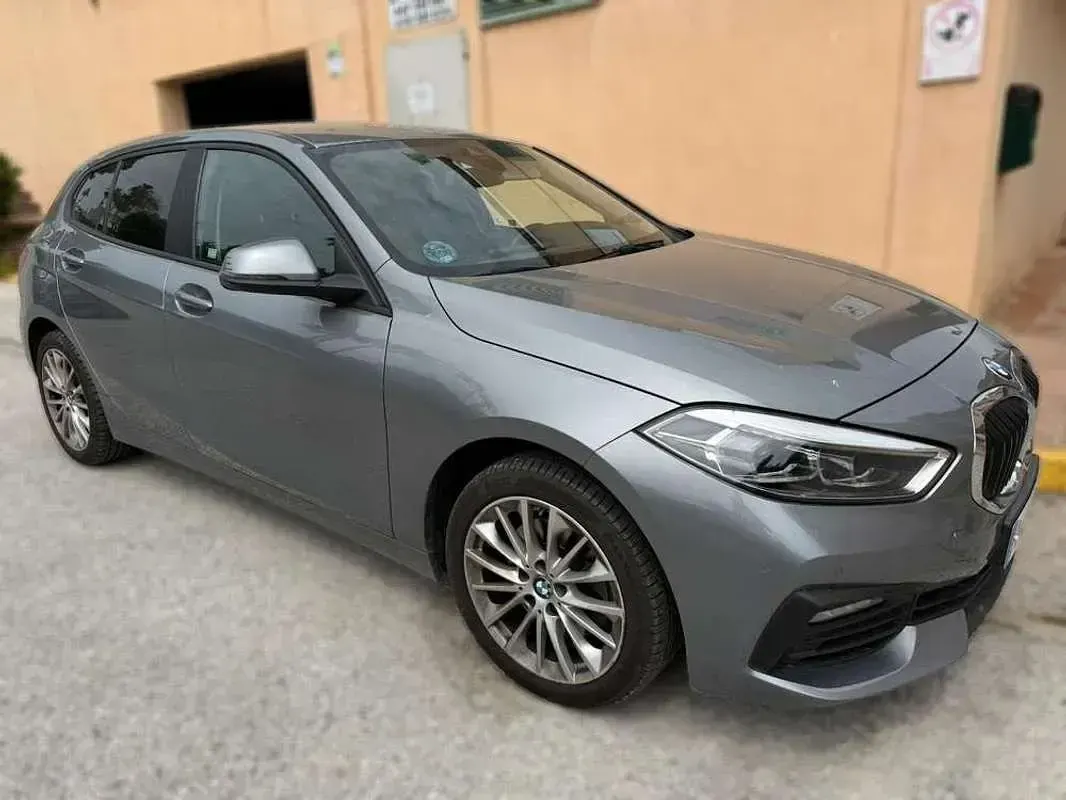 Usado BMW 116 Performance 136 CV (100 kW) 2023 Gris Utilitario