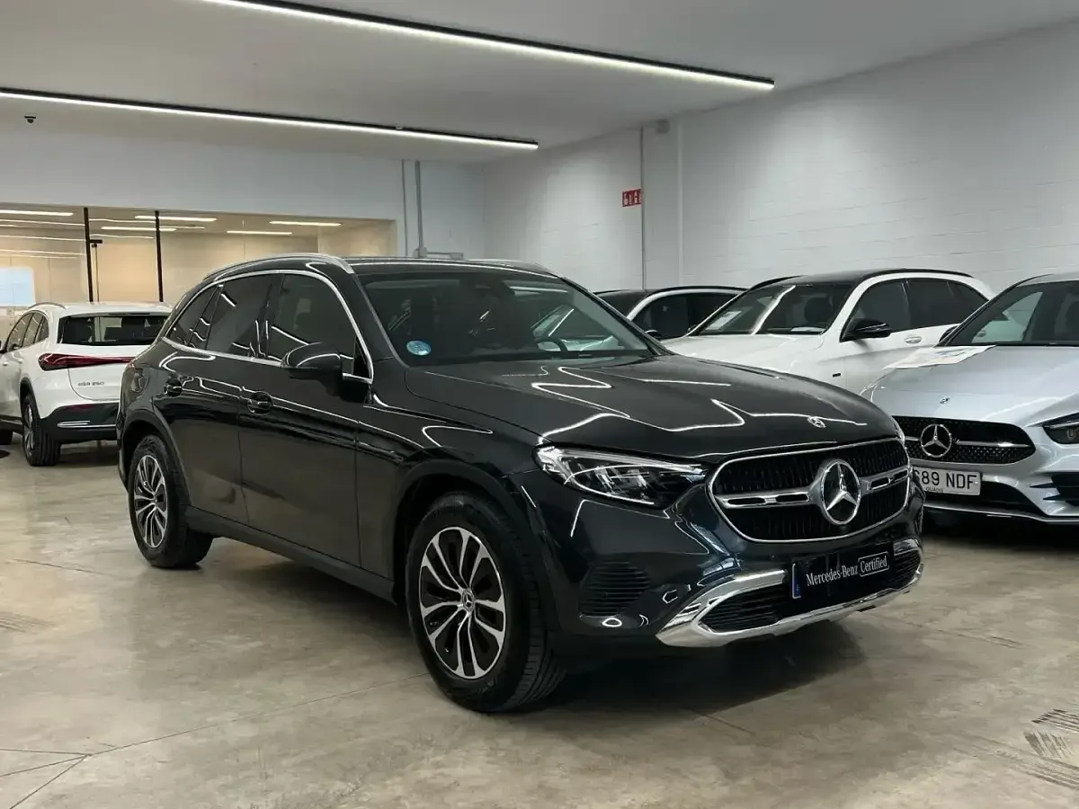 Usado Mercedes GLC200 204 CV (150 kW) 2025 Gris grafito SUV