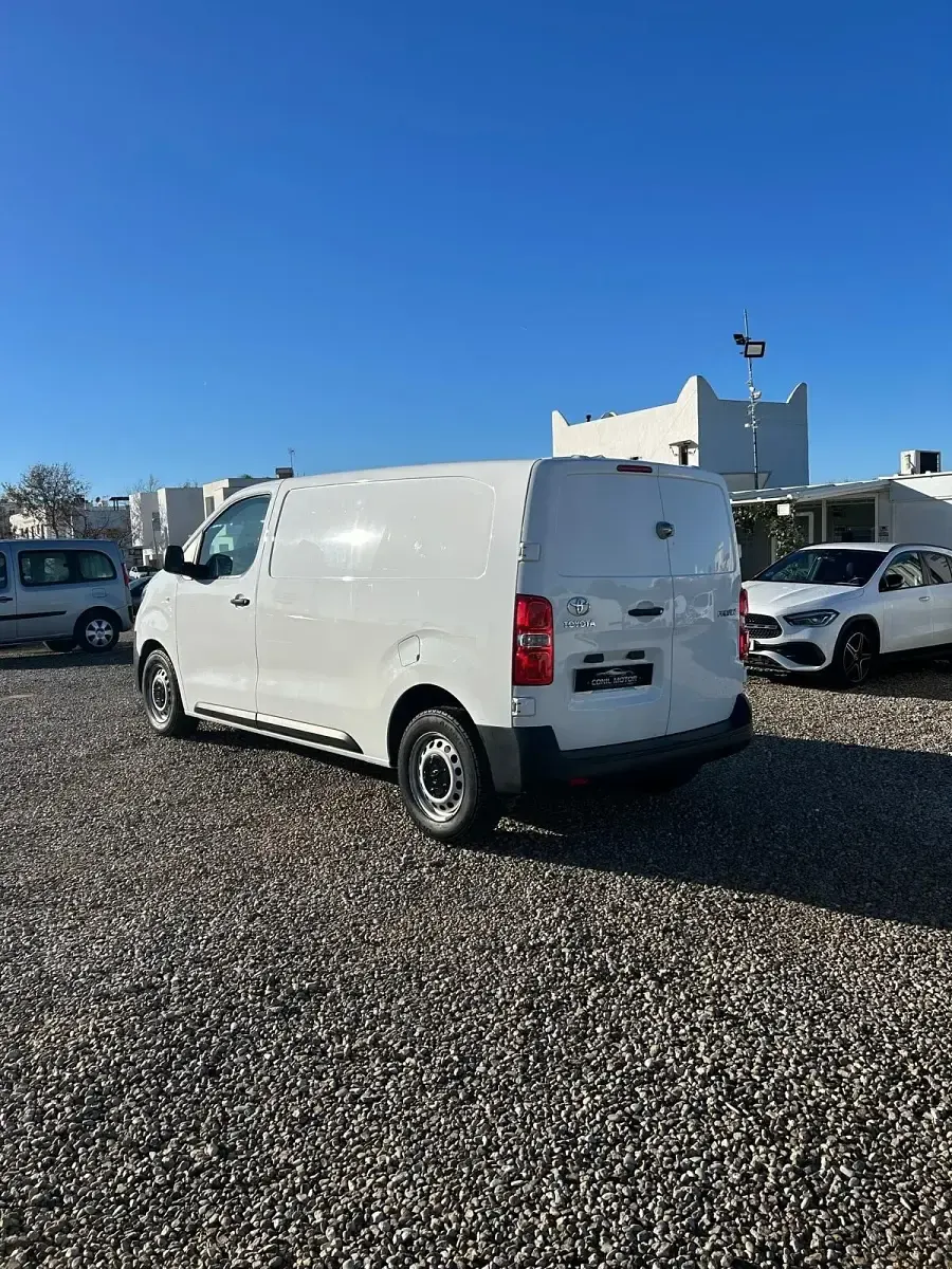 Usado Toyota Proace Comfort 122 CV (89 kW) 2018 Blanco Monovolumen