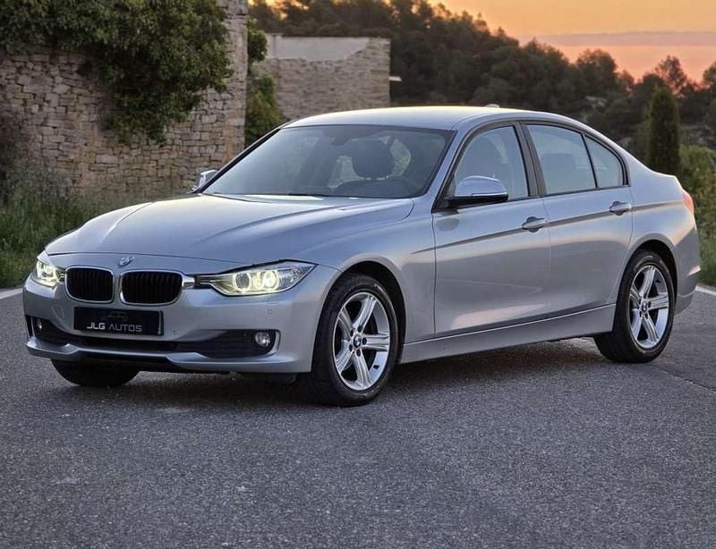 Usado BMW 318 Comfort Edition 143 CV (105 kW) 2012 Gris Berlina