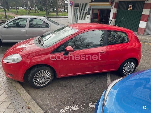 Usado Fiat Grande Punto Dynamic 75 CV (55 kW) 2007 Rojo Utilitario