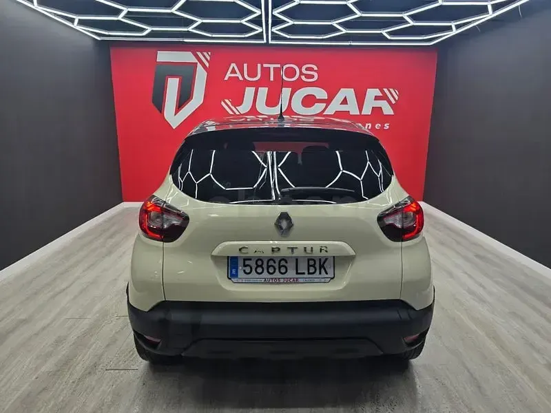 Usado Renault Captur LIMITED 90 CV (66 kW) 2020 Beige SUV