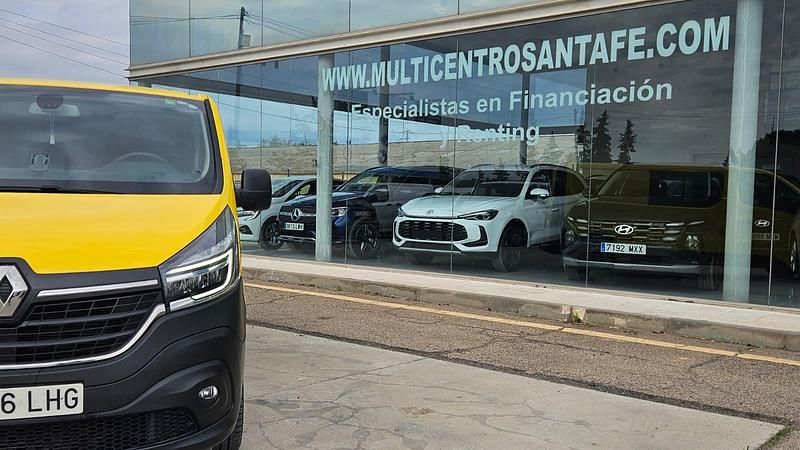 Usado Renault Trafic 95 CV (69 kW) 2020 Amarillo Monovolumen