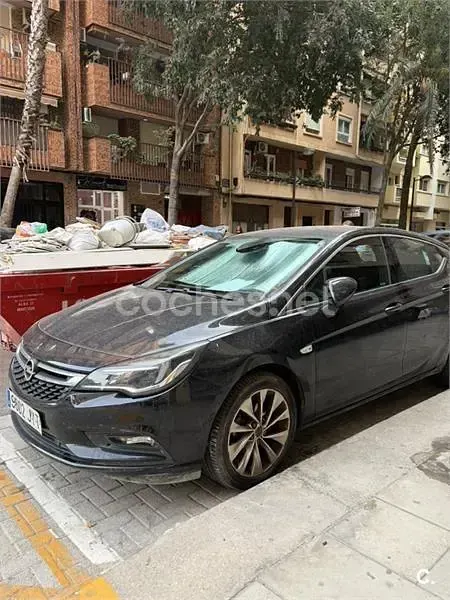 Usado Opel Astra Dynamic 150 CV (110 kW) 2017 Negro Berlina