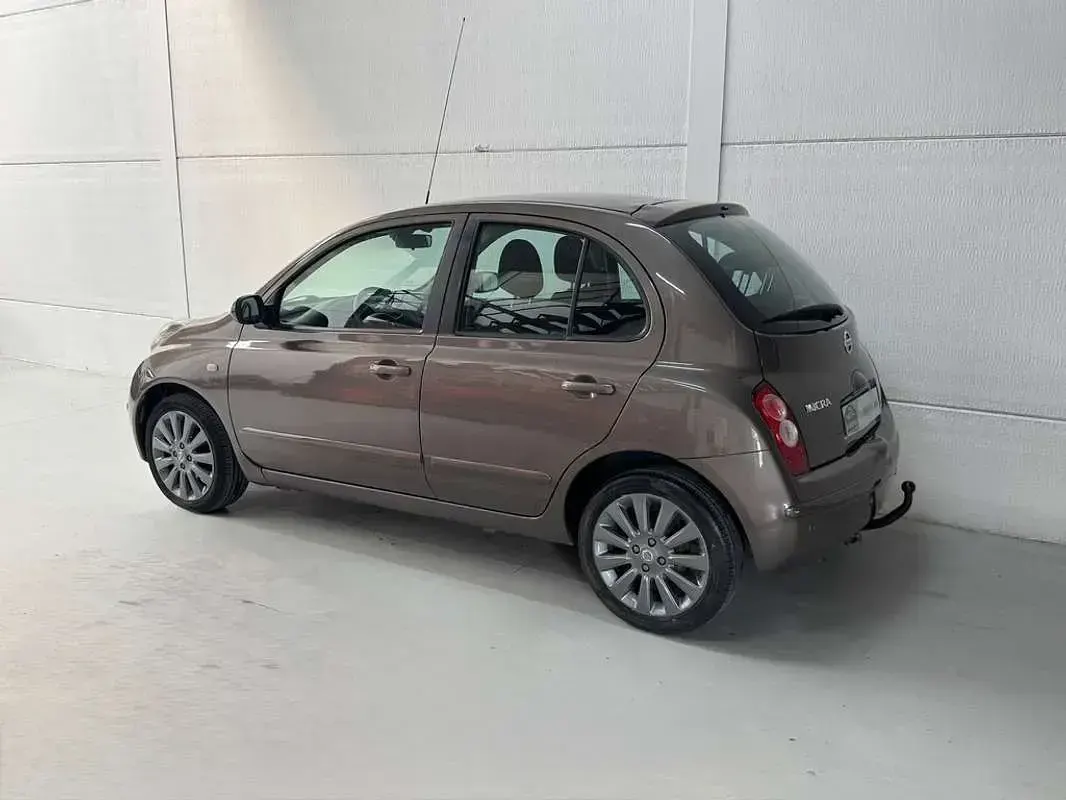 Usado Nissan Micra Tekna 88 CV (64 kW) 2008 Marrón Utilitario