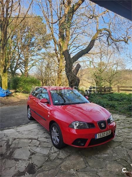 Usado Seat Ibiza Reference 100 CV (73 kW) 2009 Rojo Berlina