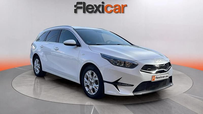 Usado Kia Ceed 120 CV (88 kW) 2022 Blanco Utilitario