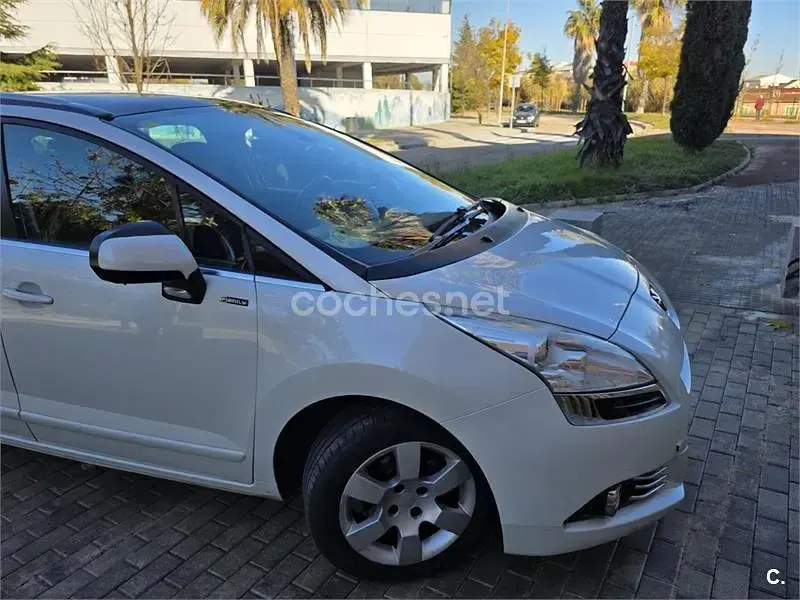Usado Peugeot 5008 Family 112 CV (82 kW) 2012 Blanco Monovolumen