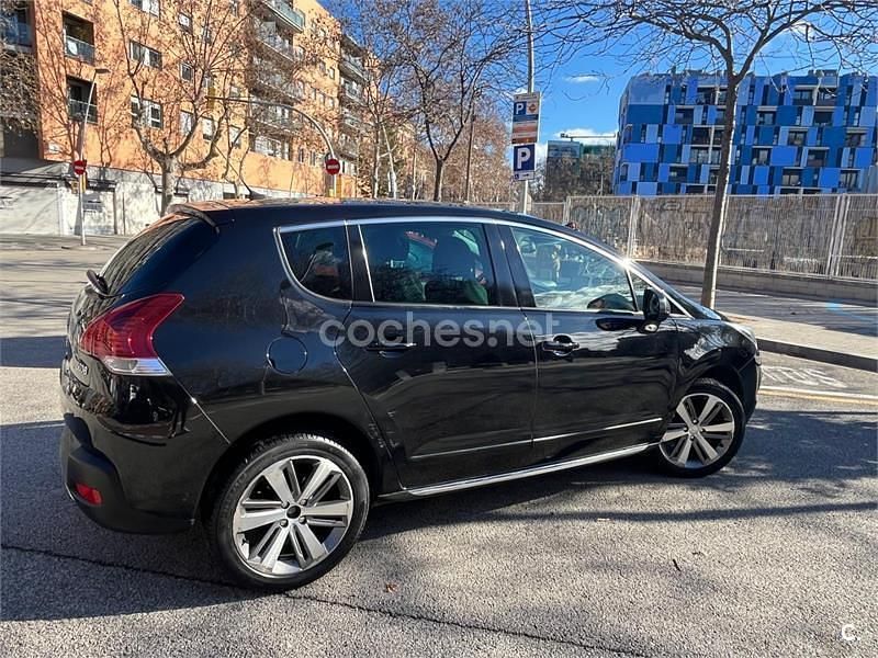Usado Peugeot 3008 Allure 120 CV (88 kW) 2015 Negro Berlina