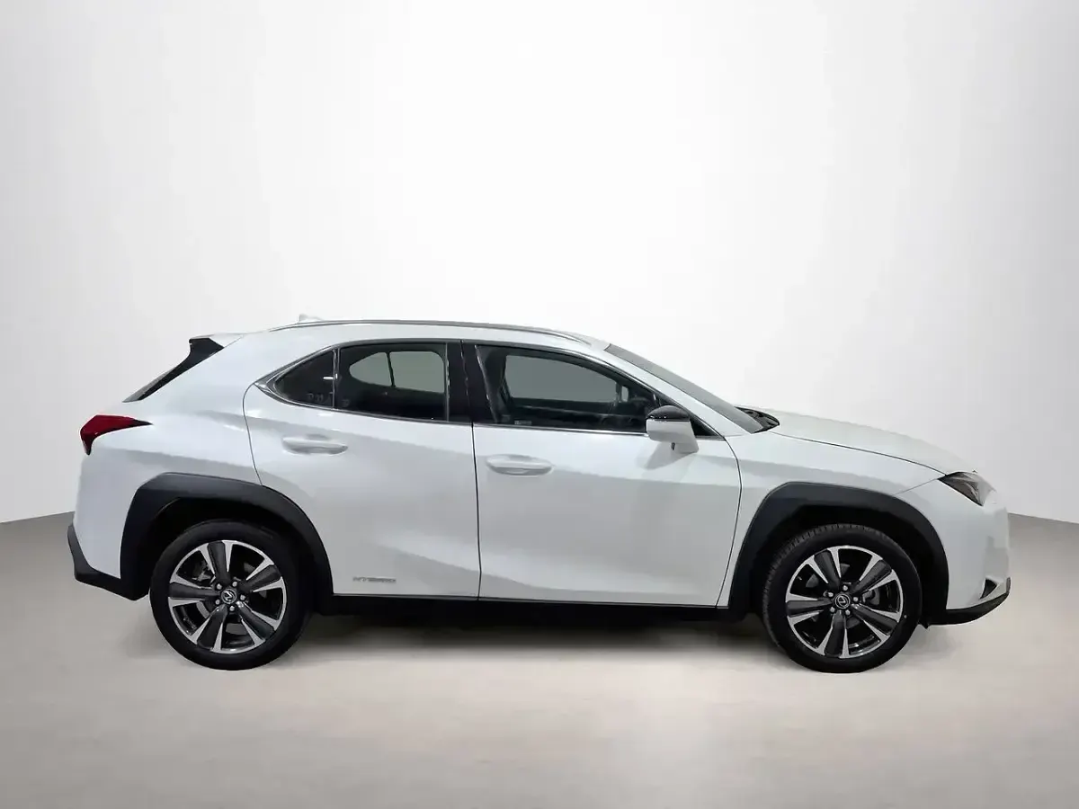 Usado Lexus UX 184 CV (135 kW) 2021 Blanco SUV
