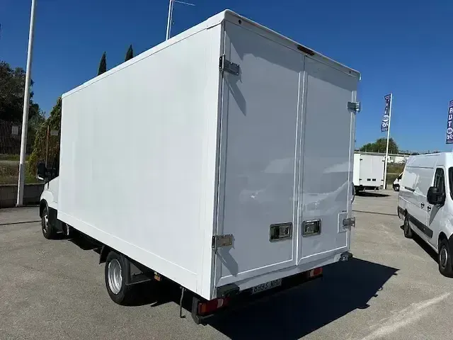 Usado Iveco Daily 156 CV (114 kW) 2023 Blanco Berlina