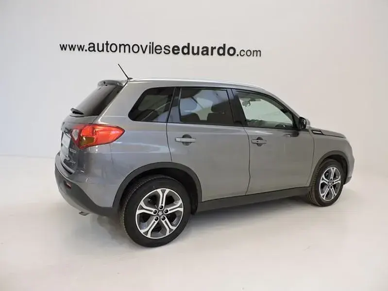 Usado Suzuki Vitara 120 CV (88 kW) 2016 Gris / plata SUV