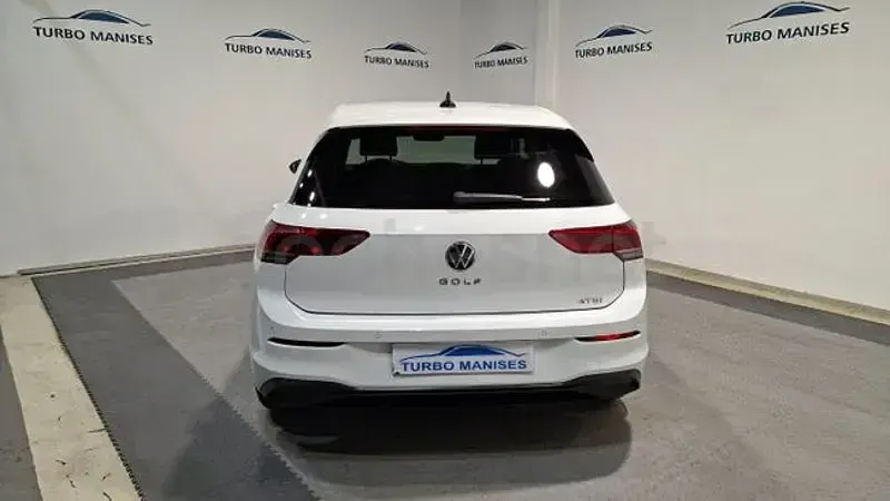 Usado VW Golf VIII Life 110 CV (80 kW) 2021 Blanco Berlina