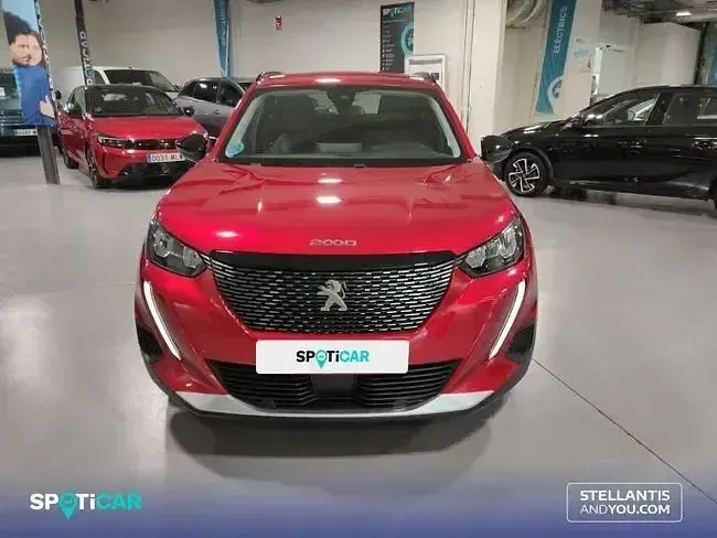 Usado Peugeot 2008 Allure 130 CV (95 kW) 2022 Rojo SUV
