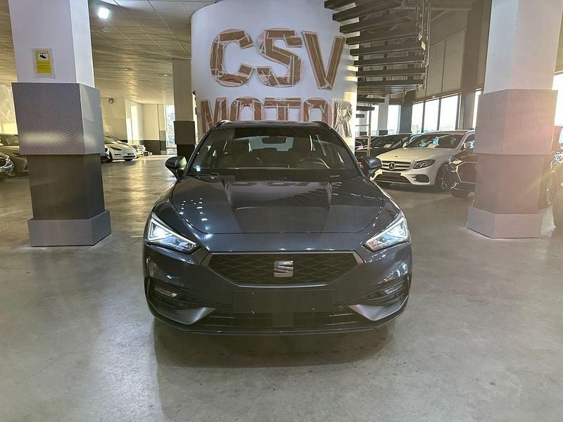 Usado Seat Leon FR 207 CV (152 kW) 2021 Gris Familiar