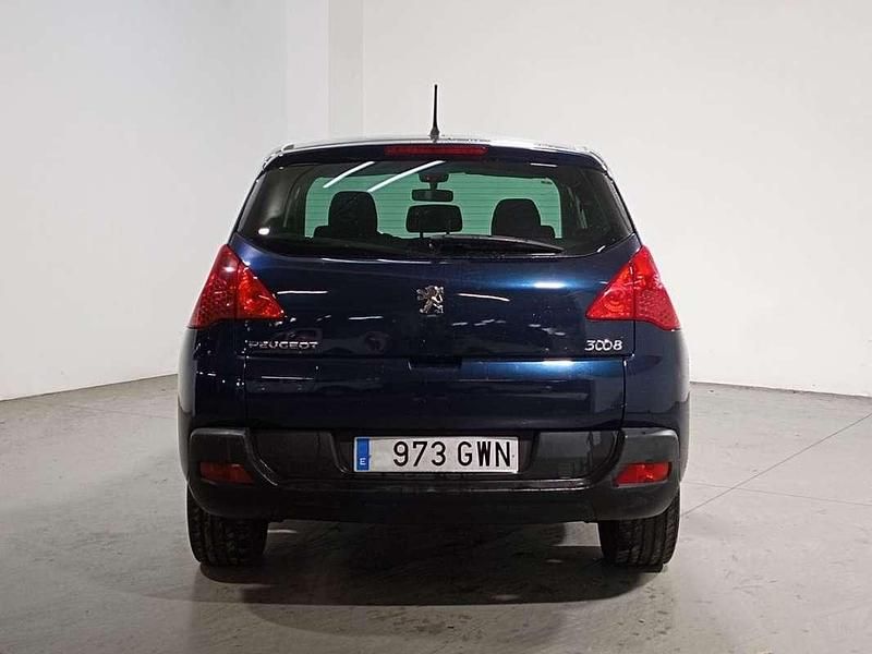 Usado Peugeot 3008 121 CV (88 kW) 2010 Azul Familiar