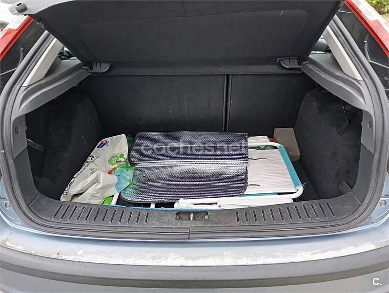 Usado Ford Focus Sport 109 CV (80 kW) 2004 Azul Berlina