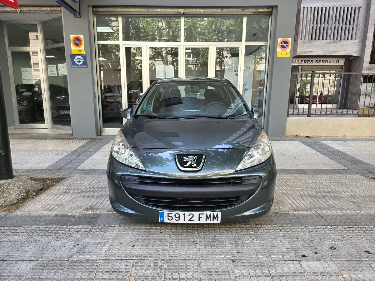 Usado Peugeot 207 75 CV (55 kW) 2007 Verde Utilitario
