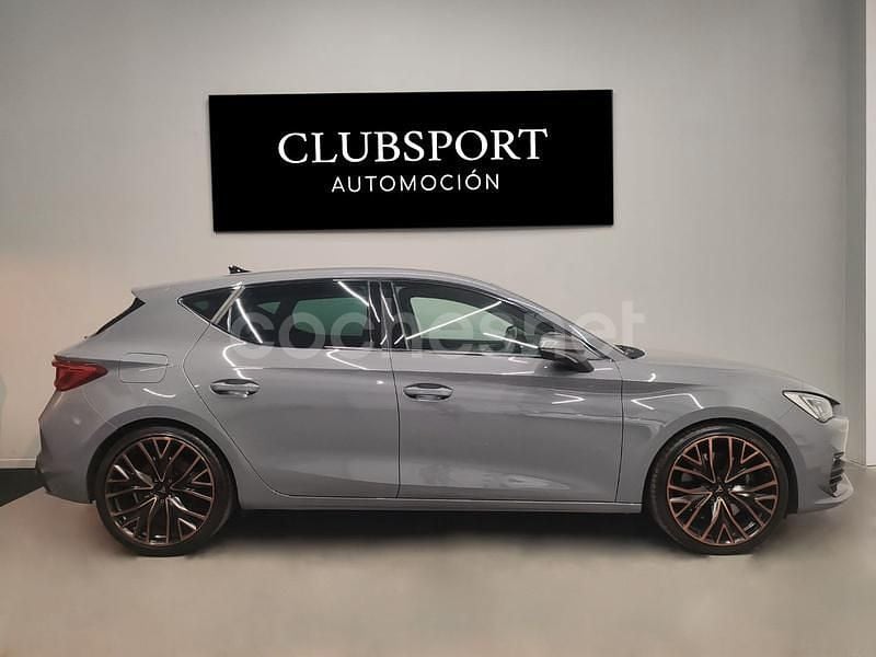 Usado Cupra Leon VZ 300 CV (220 kW) 2022 Gris / plata Berlina