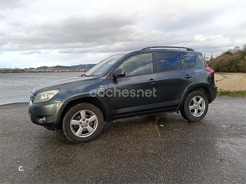 Usado Toyota RAV4 Premium 177 CV (130 kW) 2006 Gris / plata SUV