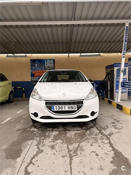 Blanco Usado 2012 Peugeot 208 Active Utilitario | 5500 € (Precio justo) - Imagen 1/4