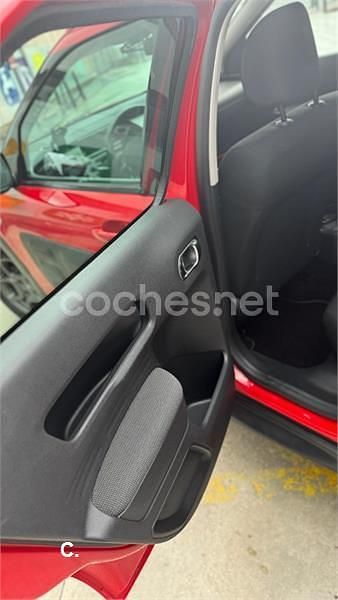 Usado Citroën C4 Feel 82 CV (60 kW) 2015 Rojo Berlina