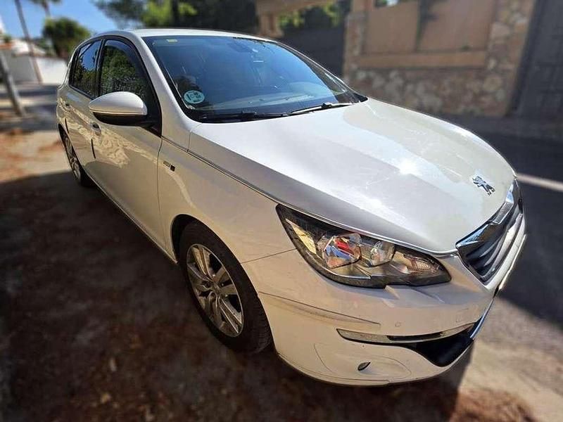 Usado Peugeot 308 Style 120 CV (88 kW) 2016 Blanco Utilitario
