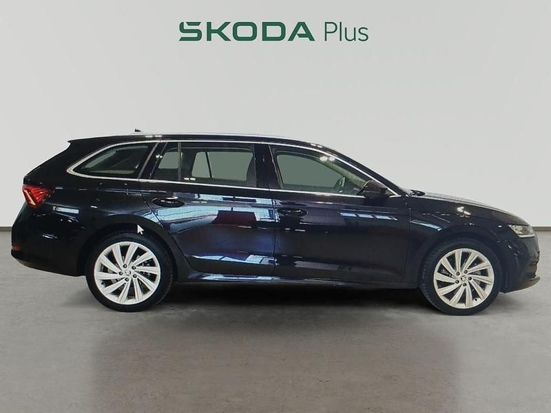 Usado Skoda Octavia Ambition 204 CV (150 kW) 2022 Negro Familiar