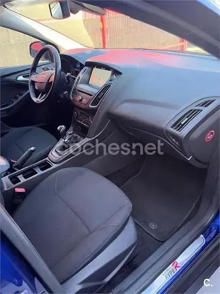 Usado Ford Focus Trend 120 CV (88 kW) 2016 Azul Berlina