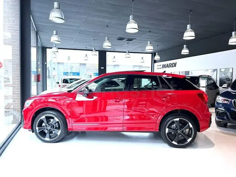 Usado Audi Q2 Comfort 150 CV (110 kW) 2025 Rojo SUV