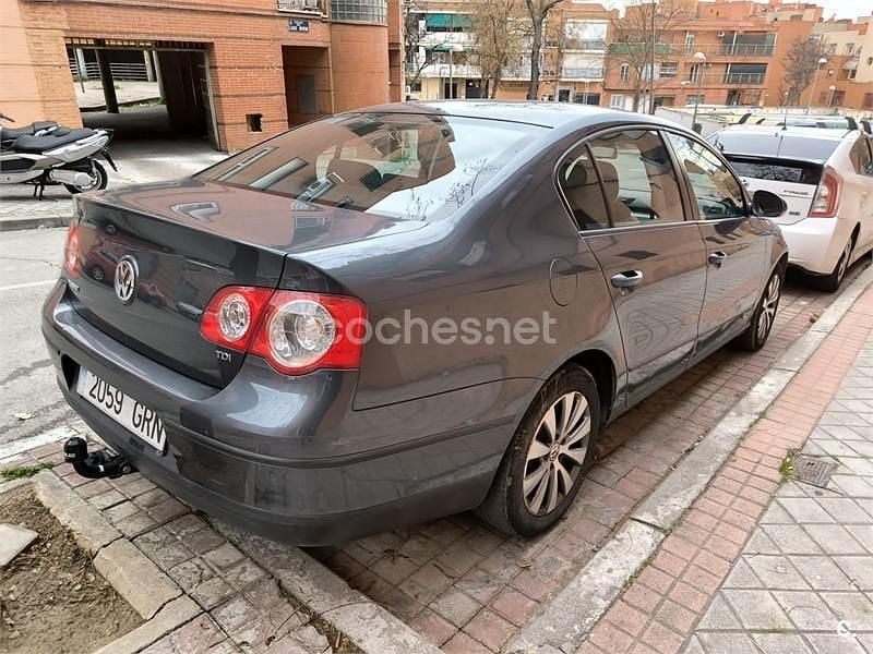 Usado VW Passat Edition 110 CV (80 kW) 2009 Azul Berlina