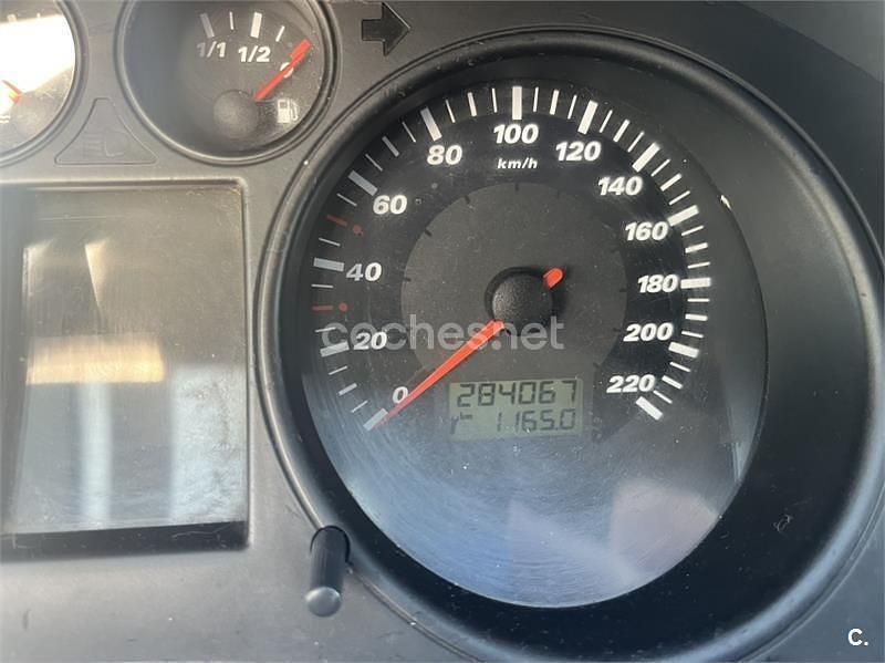 Usado Seat Ibiza Stella 60 CV (44 kW) 2003 Rojo Utilitario