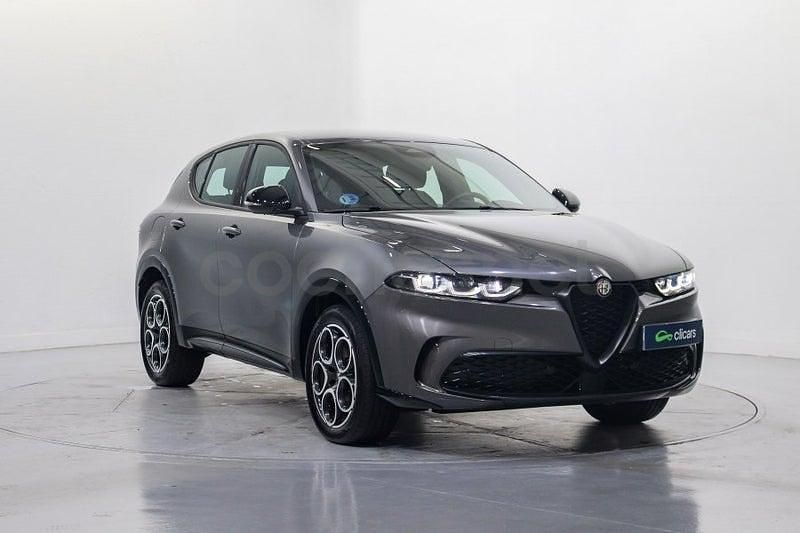 Usado Alfa Romeo Tonale Sprint 130 CV (95 kW) 2024 Gris / plata SUV