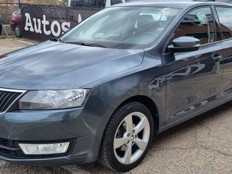 Usado Skoda Rapid Ambition 90 CV (66 kW) 2016 Gris / plata Utilitario