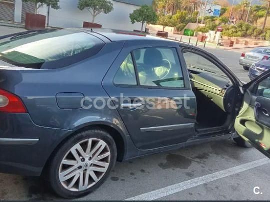 Usado Renault Laguna III Dynamique 135 CV (99 kW) 2007 Azul Berlina