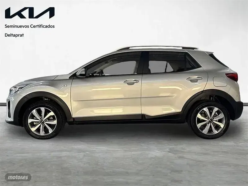 Usado Kia Stonic 100 CV (73 kW) 2025 Plateado SUV