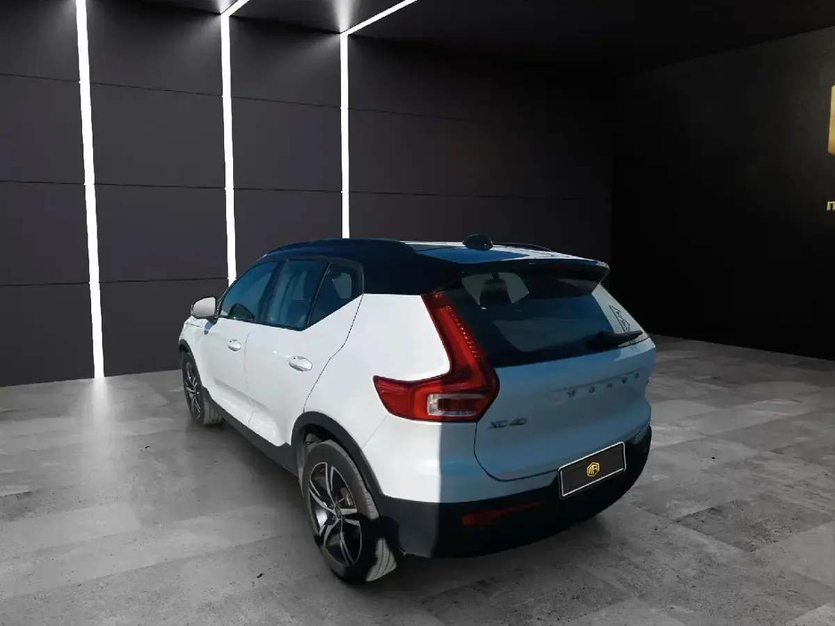 Usado Volvo XC40 R-Design 163 CV (119 kW) 2021 Blanco SUV