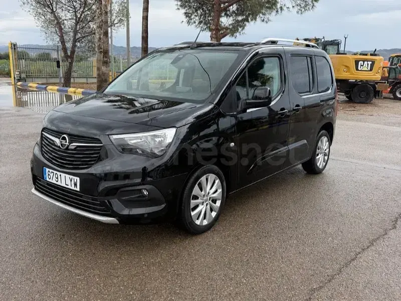 Usado Opel Combo Life Edition+ 102 CV (75 kW) 2022 Negro Monovolumen