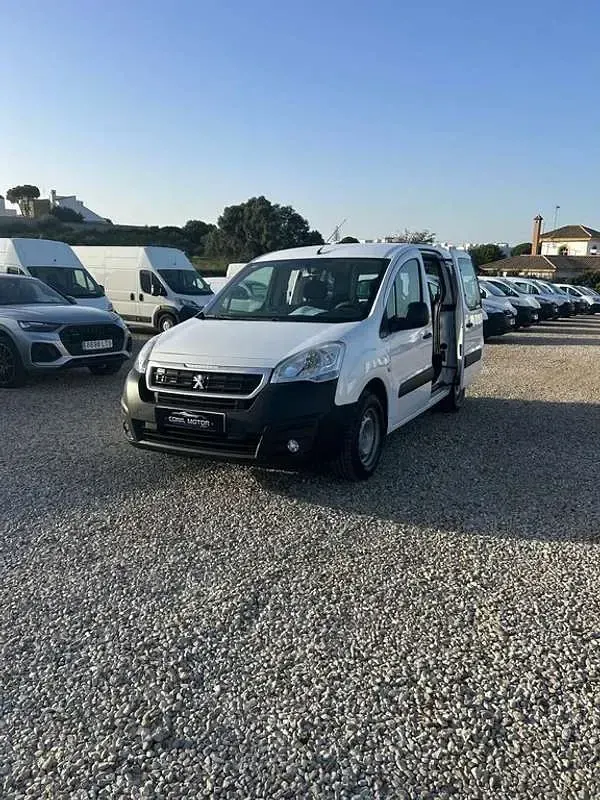 Usado Peugeot TePee Active 99 CV (72 kW) 2018 Blanco Van