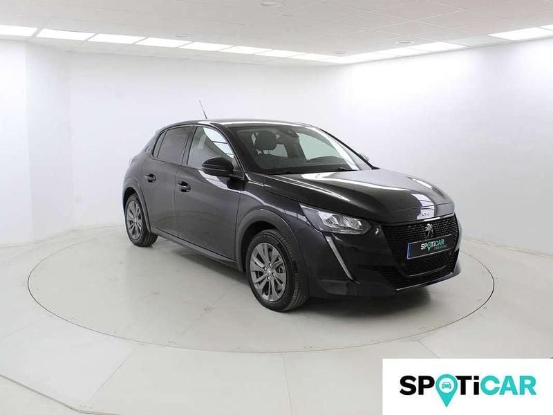 Usado Peugeot e-208 Allure 100 kW (136 CV) 2023 Negro Utilitario