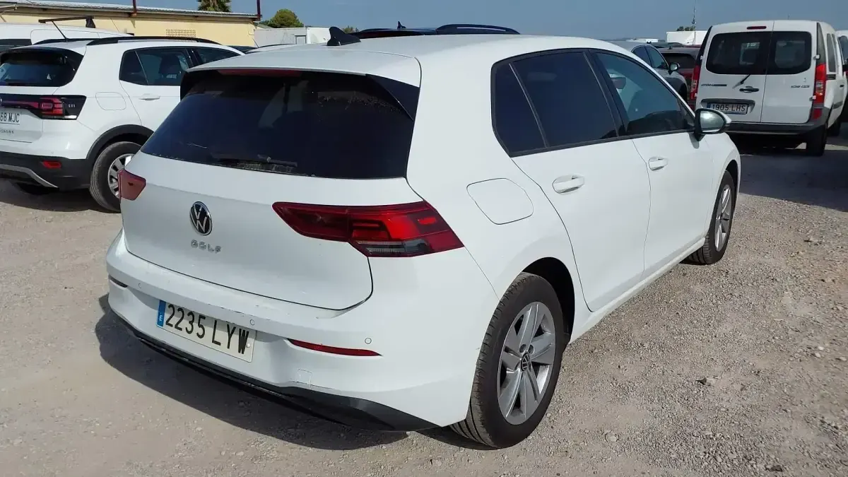 Usado VW Golf VIII Life 116 CV (85 kW) 2022 Blanco Utilitario