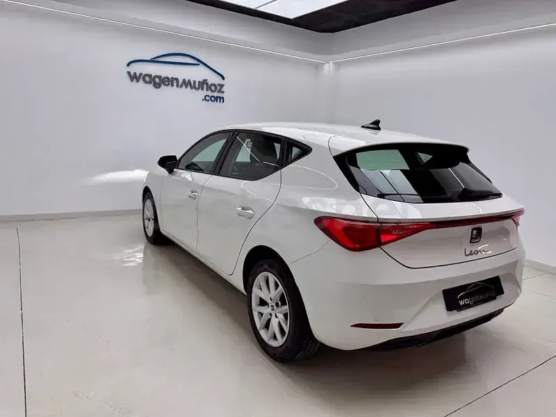 Usado Seat Leon Reference 115 CV (84 kW) 2022 Blanco Berlina