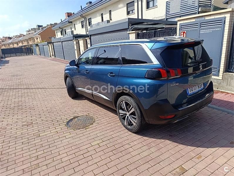 Usado Peugeot 5008 Allure 120 CV (88 kW) 2017 Verde Monovolumen