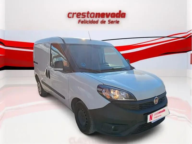 Usado Fiat Doblò 105 CV (77 kW) 2022 Blanco Monovolumen